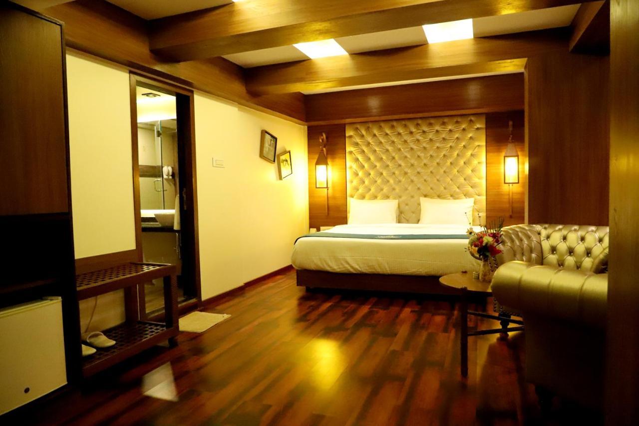 Hotel Reyansh Grand Boisar Экстерьер фото