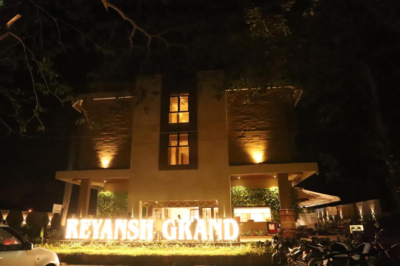Hotel Reyansh Grand Boisar Экстерьер фото
